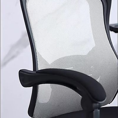 Komfortable Sitzstärke Mesh Bürostuhl mit hoher Rückenlehne und verstellbarer Basis