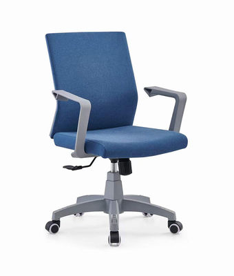 Höhenverstellbarer Bürostuhl ergonomischer Art mit atmungsaktivem Netz und rotierenden Rädern