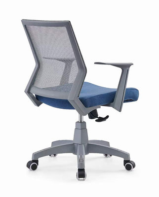 Höhenverstellbarer Bürostuhl ergonomischer Art mit atmungsaktivem Netz und rotierenden Rädern