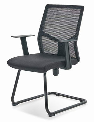 Höhenverstellbarer Bürostuhl ergonomischer Art mit atmungsaktivem Netz und rotierenden Rädern