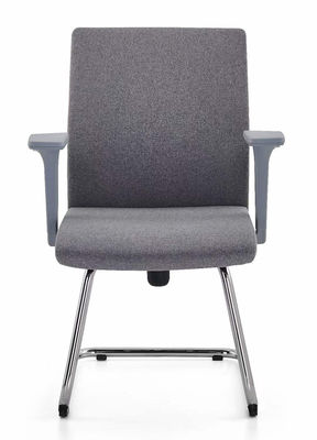 Höhenverstellbarer Bürostuhl ergonomischer Art mit atmungsaktivem Netz und rotierenden Rädern