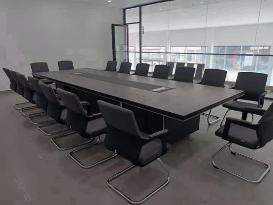 Ergonomischer Bürostuhl mit Lendenstützmaschendesign und Armlehnen