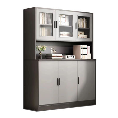 Geräumiges Holzschrank für Zertifikate und Trophäen im Büro oder Wohnzimmer