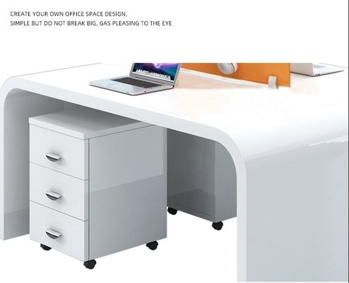 Postverpackung Moderner einfacher weißer Lack Mitarbeiterschreibtisch für 4 Personen im Büro Design