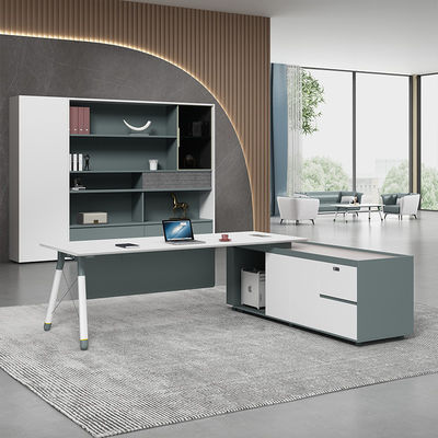 Moderner L-förmiger Schreibtisch aus Holz für den Geschäftsführer in individuellen Farben