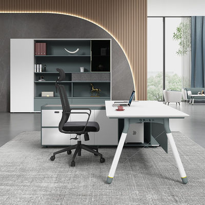 Moderner L-förmiger Schreibtisch aus Holz für den Geschäftsführer in individuellen Farben