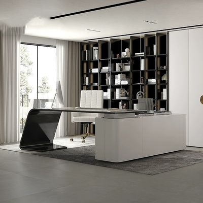 Starke Führungskraft Chef Luxus Büro Schreibtisch in Grau für Home Office oder Bürogebäude
