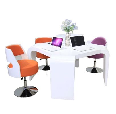ODM Moderne Dreiecksbüro Schreibtisch und Stuhl Kombination Kleiner Showroom Konferenztisch