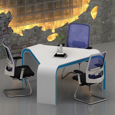 ODM Moderne Dreiecksbüro Schreibtisch und Stuhl Kombination Kleiner Showroom Konferenztisch