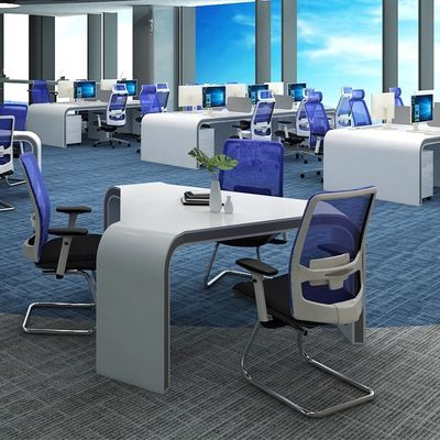 ODM Moderne Dreiecksbüro Schreibtisch und Stuhl Kombination Kleiner Showroom Konferenztisch