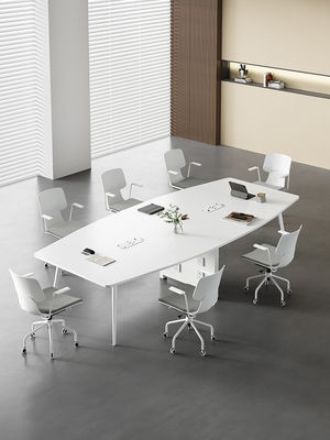 Erweiterbarer Konferenztisch mit anpassbarem Design und Konferenzraum