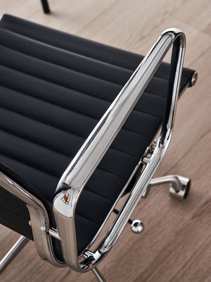 Höhenverstellbarer Executive Office Chair mit Drehrädern und synthetischem PU Leder