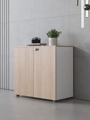 Spezifische Schranke Schranke mit drei Schubladen