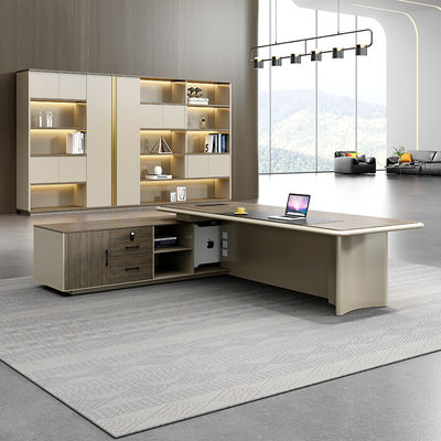 Schulenmöbel für das Büro